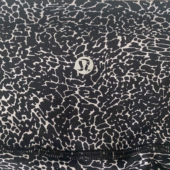 Black and white pattered lululemon full length leggings - Picture 6 of 7